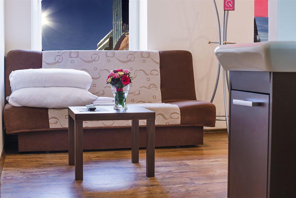 Boutique Hostel Лодзь Экстерьер фото